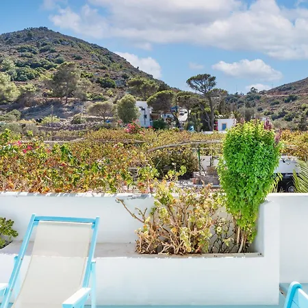 Beachfront Lampis Dolphin 3 Skala (Patmos)