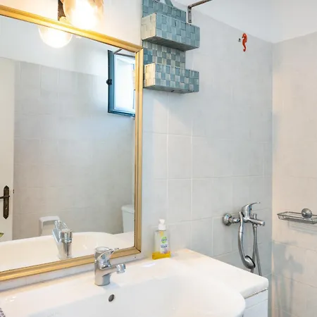 بيت للعطل Beachfront Lampis Dolphin 3 *